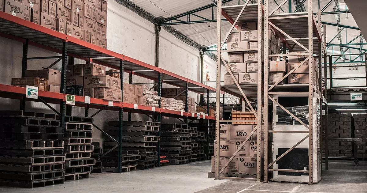 Estoque sazonal: como evitar perdas, rupturas e transformar sazonalidade em lucro